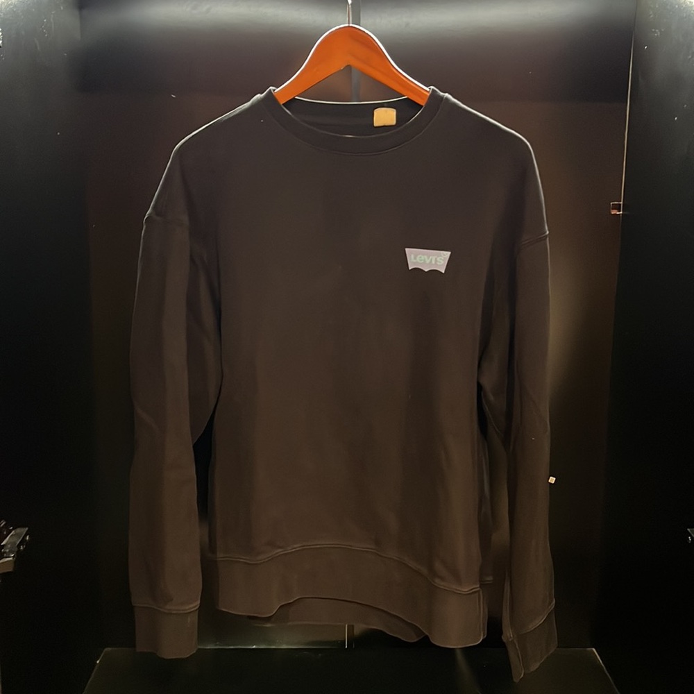 Levi’s crewneck
